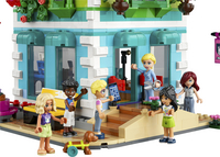 LEGO Friends 41748 Le centre collectif de Heartlake City-Détail de l'article