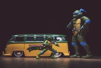 Teenage Mutant Ninja Turtles Leonardo & 1962 Volkswagen bus-Afbeelding 1