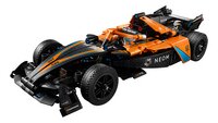 LEGO Technic NEOM McLaren Formula E racewagen 42169-Vooraanzicht