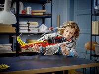 LEGO Technic 42145 Airbus H175 Reddingshelikopter-Afbeelding 4