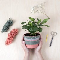 Kikkerland Crafters Knit your own planter cover-Image 2