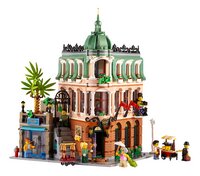 LEGO Creator Expert 10297 L'Hôtel-boutique-Avant