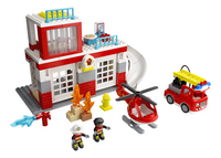 LEGO DUPLO 10970 Brandweerkazerne en helikopter-Vooraanzicht