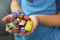 Auto Disney Cars Mini Racers 10-pack met rode en gele McQueen-Afbeelding 2