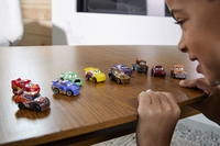 Auto Disney Cars Mini Racers 10-pack met rode en gele McQueen-Afbeelding 3