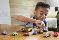 Auto Disney Cars Mini Racers 10-pack met rode en gele McQueen-Afbeelding 6