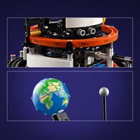 LEGO Technic La planète Terre et la Lune en orbite 42179-Image 3