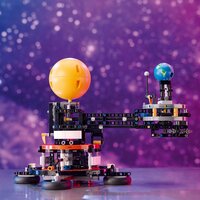 LEGO Technic La planète Terre et la Lune en orbite 42179-Image 6