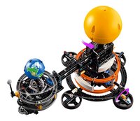 LEGO Technic La planète Terre et la Lune en orbite 42179-Détail de l'article