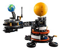 LEGO Technic La planète Terre et la Lune en orbite 42179-Avant