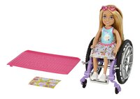 Barbie mannequinpop Chelsea in haar rolstoel-Vooraanzicht