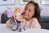 Barbie poupée mannequin Fashionistas fauteuil roulant avec rampe-Image 1