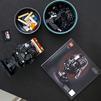 LEGO Star Wars 75304 Le casque de Dark Vador-Image 1