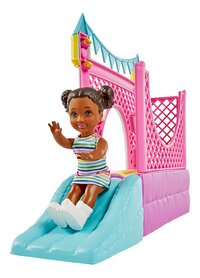 Barbie speelset Skipper Babysitters Inc. Springkasteel met 2 poppen-Artikeldetail