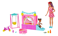 Barbie speelset Skipper Babysitters Inc. Springkasteel met 2 poppen