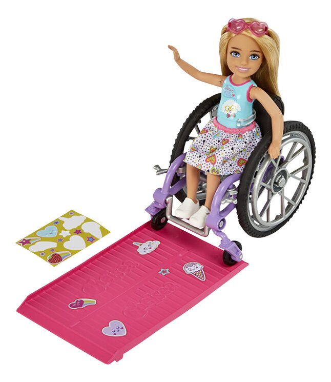 Barbie mannequinpop Chelsea in haar rolstoel